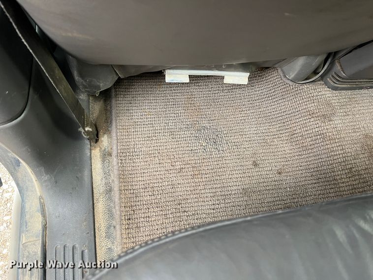 image for item JU9657 2001 Ford Explorer Sport Trac  Crew Cab pickup truck