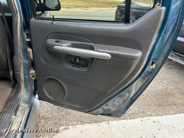 image for item JU9657 2001 Ford Explorer Sport Trac  Crew Cab pickup truck