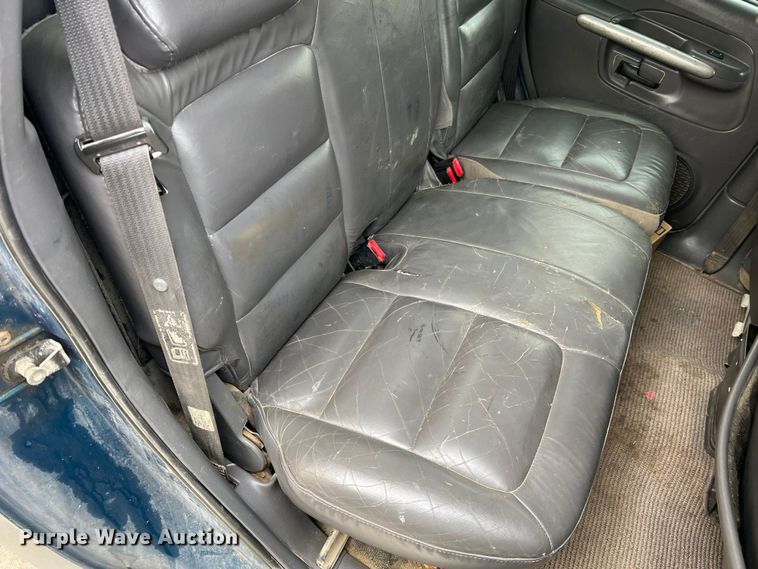 image for item JU9657 2001 Ford Explorer Sport Trac  Crew Cab pickup truck