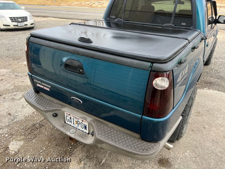 image for item JU9657 2001 Ford Explorer Sport Trac  Crew Cab pickup truck