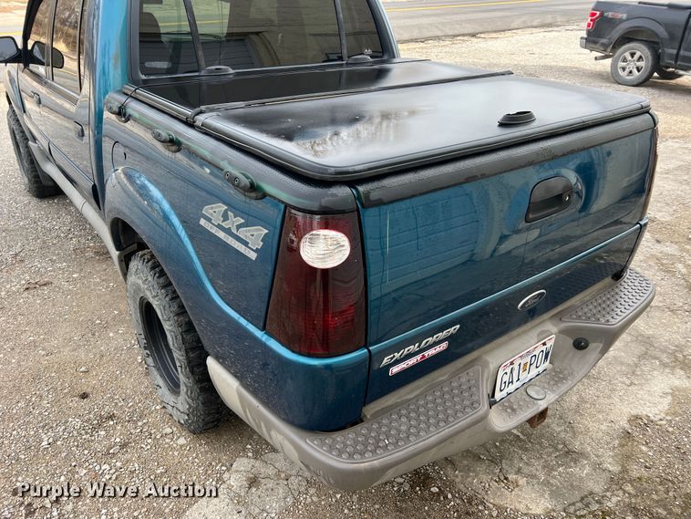 image for item JU9657 2001 Ford Explorer Sport Trac  Crew Cab pickup truck