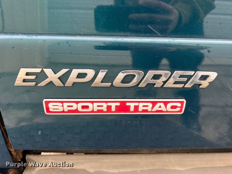 image for item JU9657 2001 Ford Explorer Sport Trac  Crew Cab pickup truck