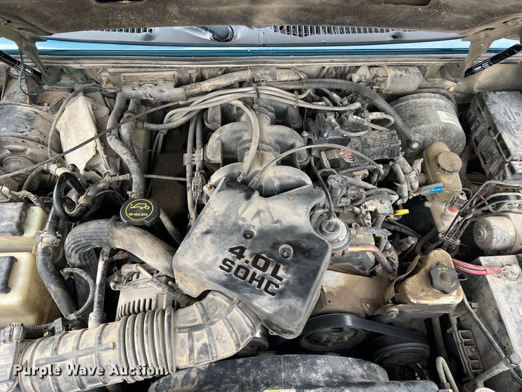 image for item JU9657 2001 Ford Explorer Sport Trac  Crew Cab pickup truck