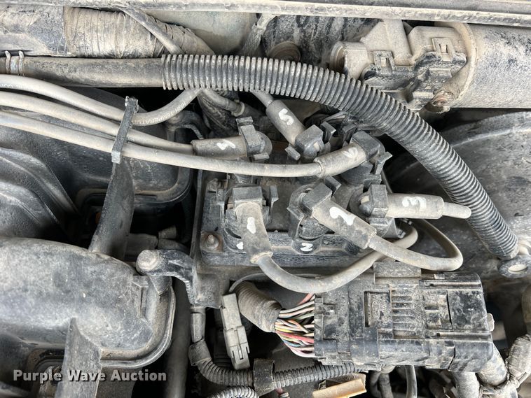 image for item JU9657 2001 Ford Explorer Sport Trac  Crew Cab pickup truck