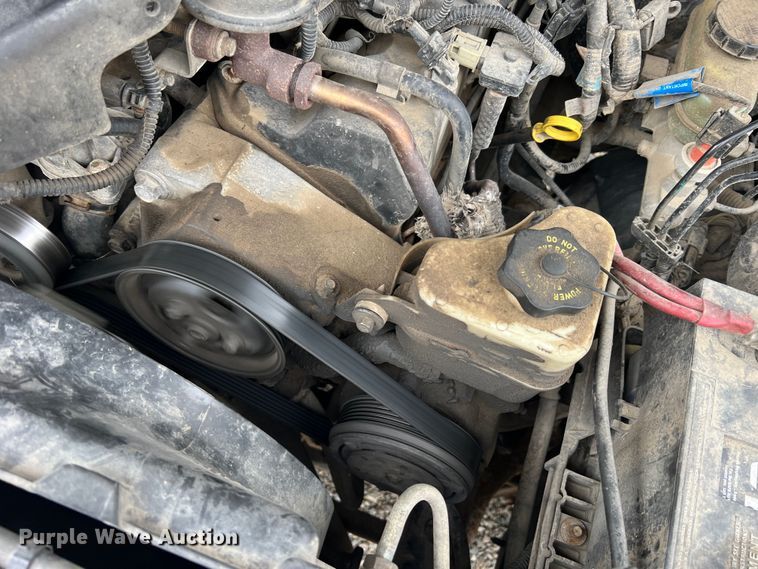 image for item JU9657 2001 Ford Explorer Sport Trac  Crew Cab pickup truck