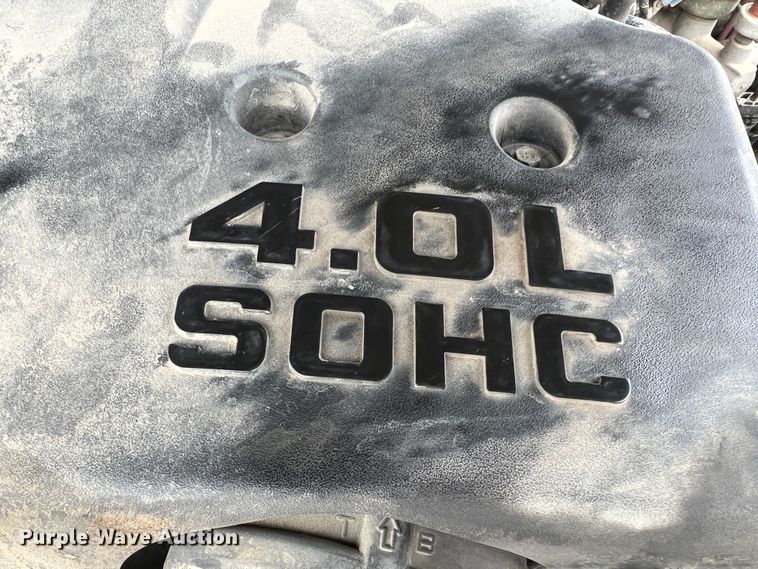 image for item JU9657 2001 Ford Explorer Sport Trac  Crew Cab pickup truck