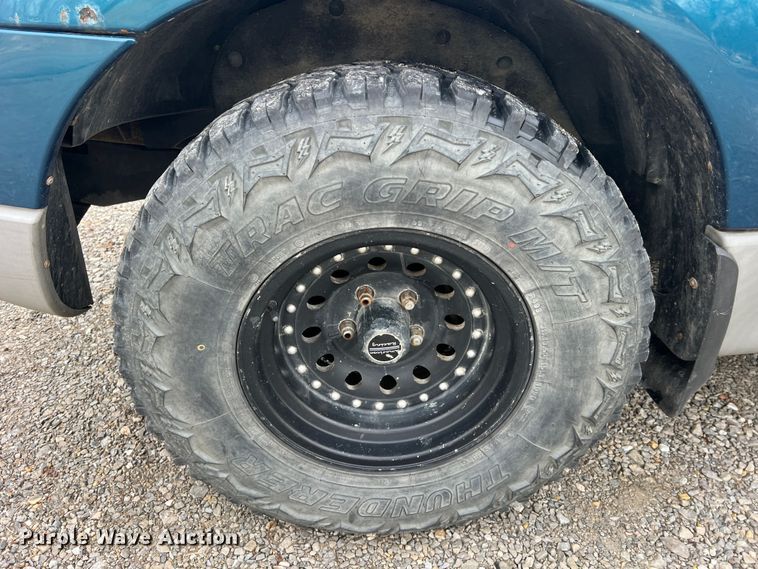 image for item JU9657 2001 Ford Explorer Sport Trac  Crew Cab pickup truck