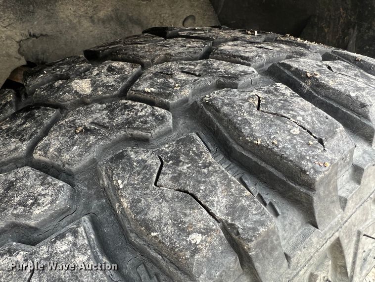 image for item JU9657 2001 Ford Explorer Sport Trac  Crew Cab pickup truck