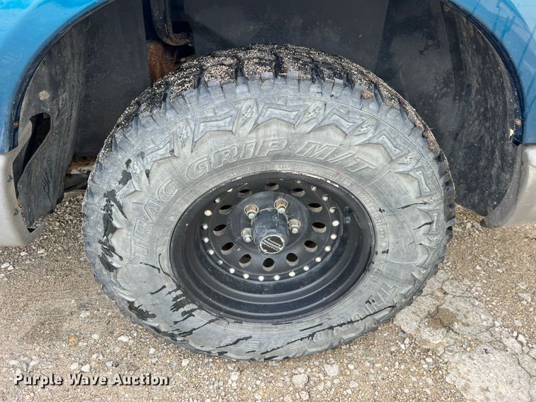 image for item JU9657 2001 Ford Explorer Sport Trac  Crew Cab pickup truck