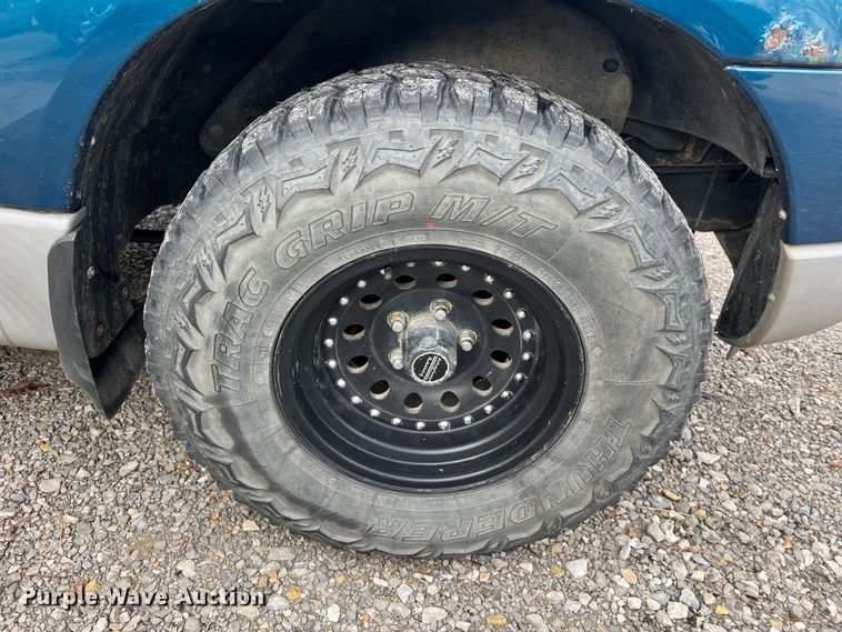 image for item JU9657 2001 Ford Explorer Sport Trac  Crew Cab pickup truck