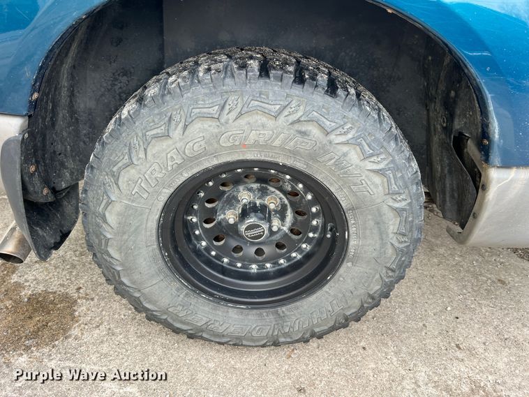 image for item JU9657 2001 Ford Explorer Sport Trac  Crew Cab pickup truck