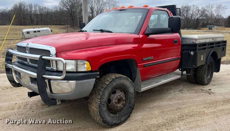 image for item JU9671 2001 Dodge Ram 3500 SLT Laramie  flatbed pickup truck