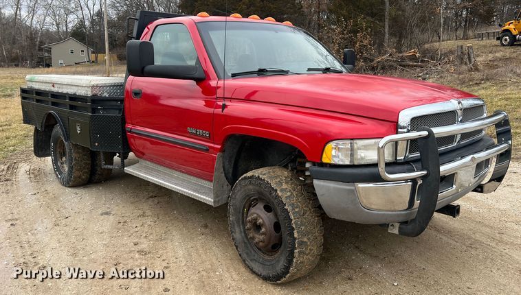 image for item JU9671 2001 Dodge Ram 3500 SLT Laramie  flatbed pickup truck