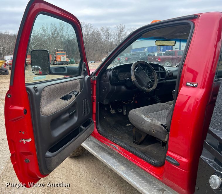 image for item JU9671 2001 Dodge Ram 3500 SLT Laramie  flatbed pickup truck