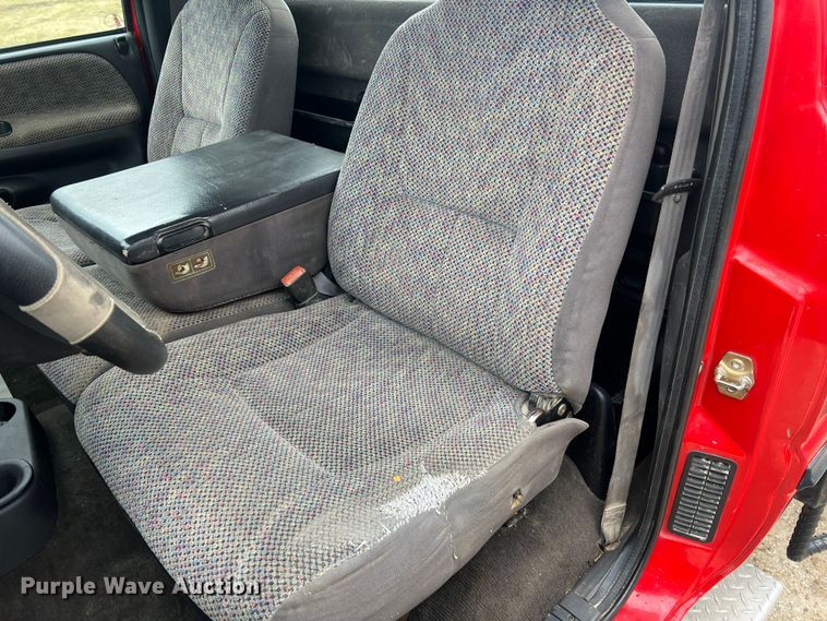 image for item JU9671 2001 Dodge Ram 3500 SLT Laramie  flatbed pickup truck