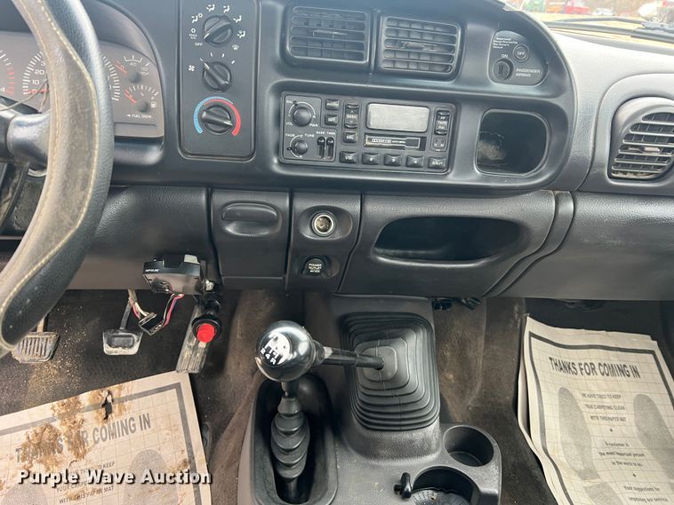 image for item JU9671 2001 Dodge Ram 3500 SLT Laramie  flatbed pickup truck