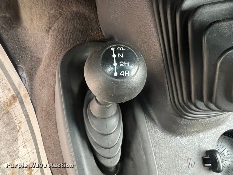 image for item JU9671 2001 Dodge Ram 3500 SLT Laramie  flatbed pickup truck