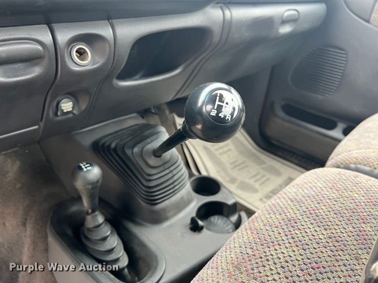 image for item JU9671 2001 Dodge Ram 3500 SLT Laramie  flatbed pickup truck