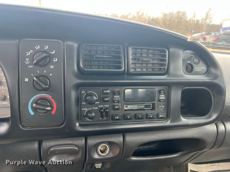 image for item JU9671 2001 Dodge Ram 3500 SLT Laramie  flatbed pickup truck