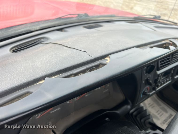 image for item JU9671 2001 Dodge Ram 3500 SLT Laramie  flatbed pickup truck