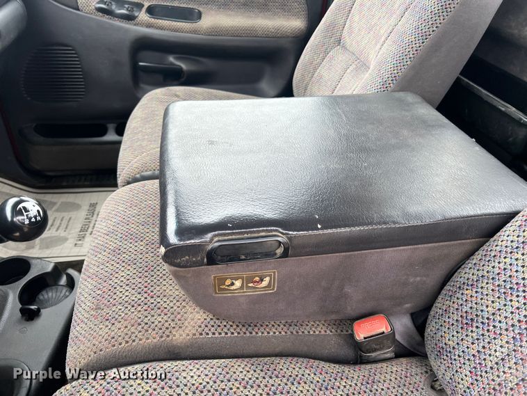 image for item JU9671 2001 Dodge Ram 3500 SLT Laramie  flatbed pickup truck