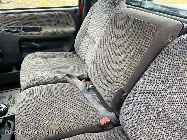 image for item JU9671 2001 Dodge Ram 3500 SLT Laramie  flatbed pickup truck