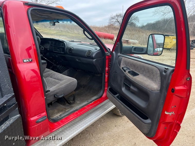 image for item JU9671 2001 Dodge Ram 3500 SLT Laramie  flatbed pickup truck