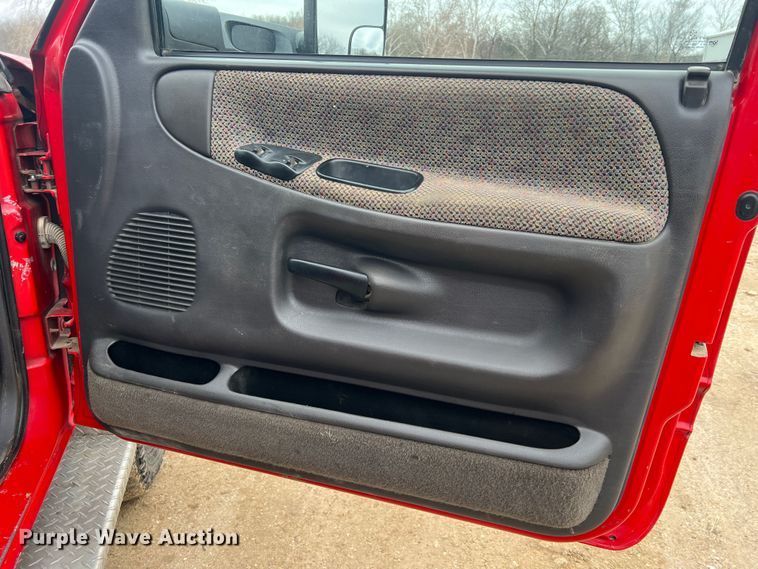 image for item JU9671 2001 Dodge Ram 3500 SLT Laramie  flatbed pickup truck