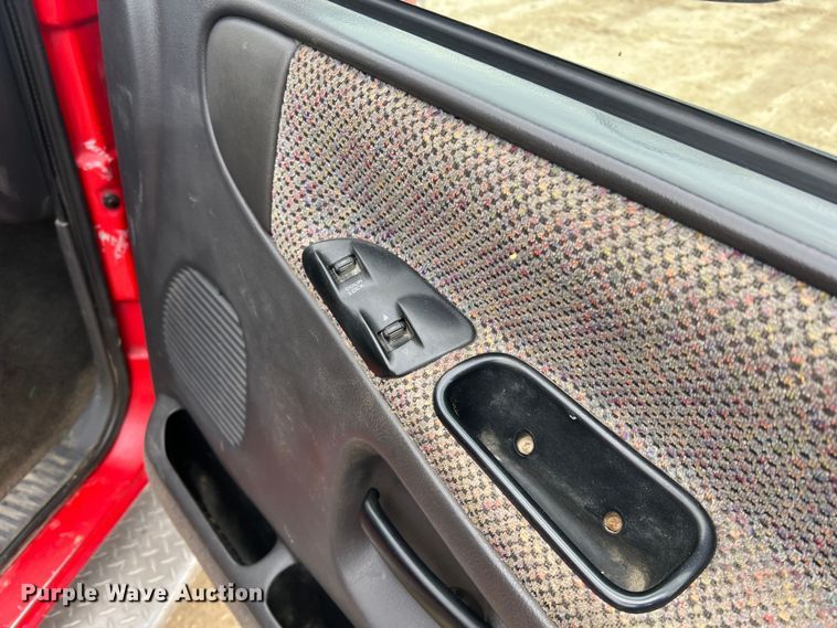 image for item JU9671 2001 Dodge Ram 3500 SLT Laramie  flatbed pickup truck