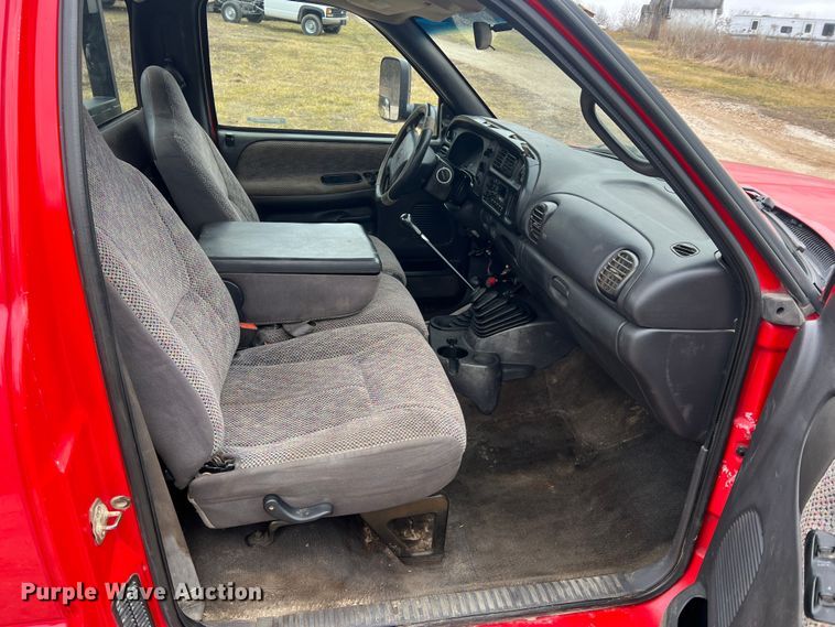 image for item JU9671 2001 Dodge Ram 3500 SLT Laramie  flatbed pickup truck