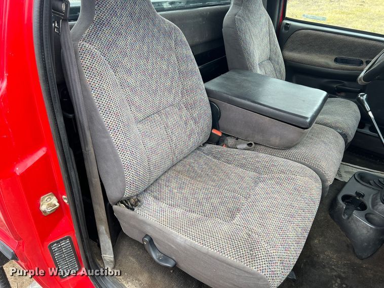 image for item JU9671 2001 Dodge Ram 3500 SLT Laramie  flatbed pickup truck