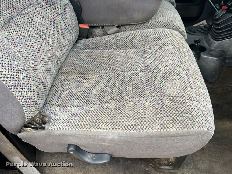 image for item JU9671 2001 Dodge Ram 3500 SLT Laramie  flatbed pickup truck