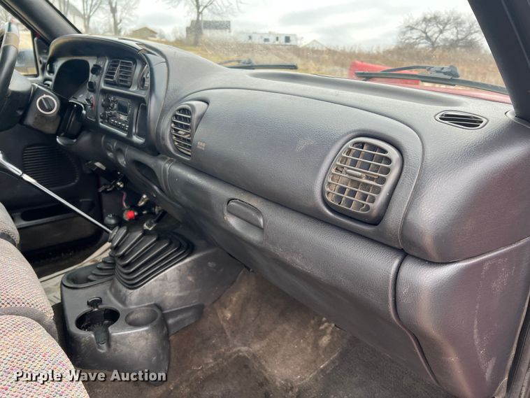 image for item JU9671 2001 Dodge Ram 3500 SLT Laramie  flatbed pickup truck