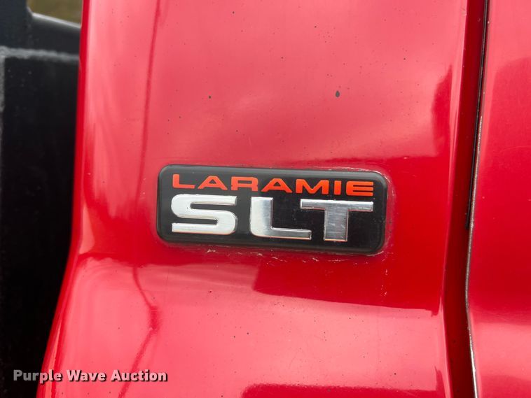 image for item JU9671 2001 Dodge Ram 3500 SLT Laramie  flatbed pickup truck