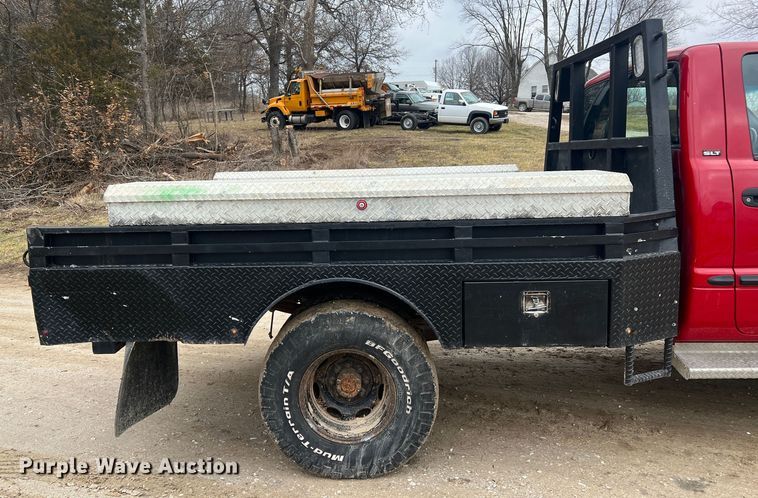 image for item JU9671 2001 Dodge Ram 3500 SLT Laramie  flatbed pickup truck