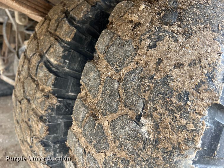 image for item JU9671 2001 Dodge Ram 3500 SLT Laramie  flatbed pickup truck