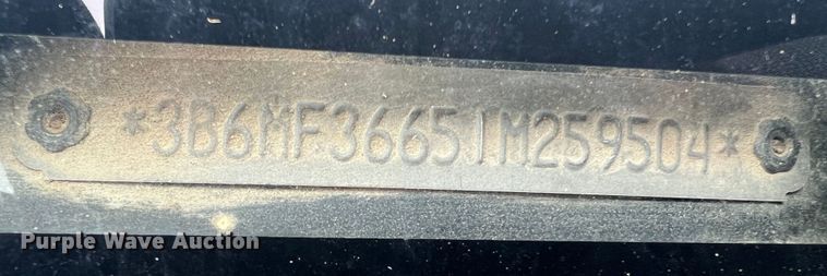 image for item JU9671 2001 Dodge Ram 3500 SLT Laramie  flatbed pickup truck