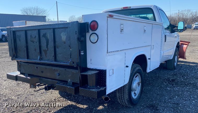 image for item JW9186 2005 Ford F250 Super Duty  utility bed pickup truck