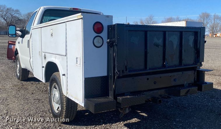 image for item JW9186 2005 Ford F250 Super Duty  utility bed pickup truck