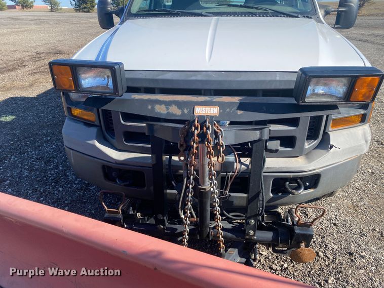 image for item JW9186 2005 Ford F250 Super Duty  utility bed pickup truck