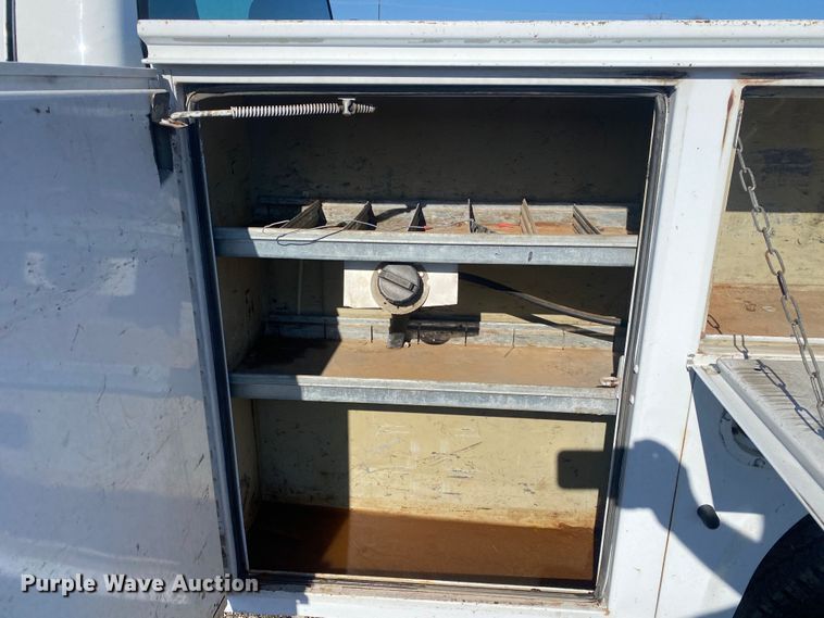 image for item JW9186 2005 Ford F250 Super Duty  utility bed pickup truck