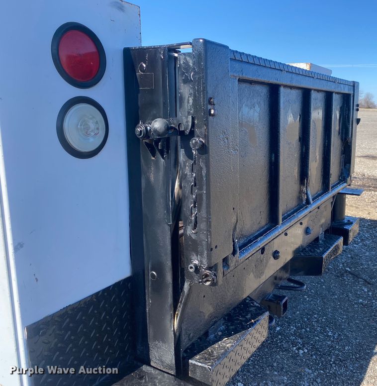 image for item JW9186 2005 Ford F250 Super Duty  utility bed pickup truck