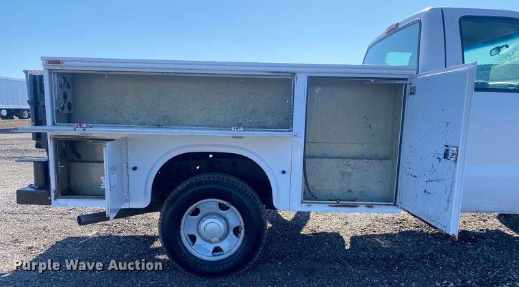 image for item JW9186 2005 Ford F250 Super Duty  utility bed pickup truck