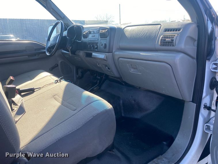 image for item JW9186 2005 Ford F250 Super Duty  utility bed pickup truck