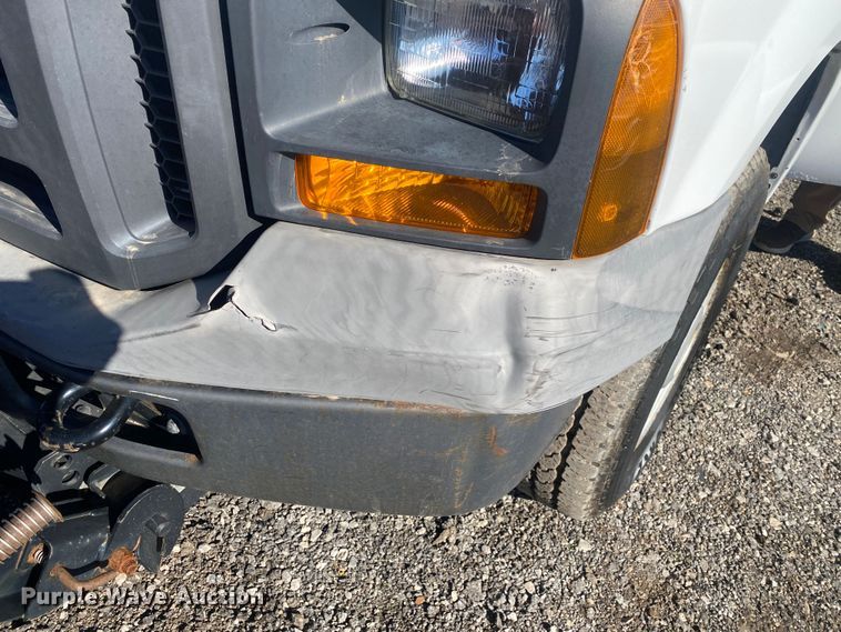 image for item JW9186 2005 Ford F250 Super Duty  utility bed pickup truck