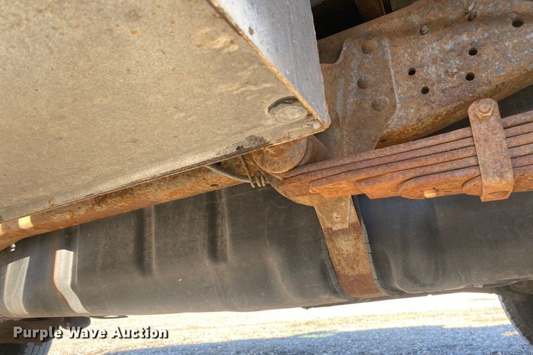 image for item JW9186 2005 Ford F250 Super Duty  utility bed pickup truck