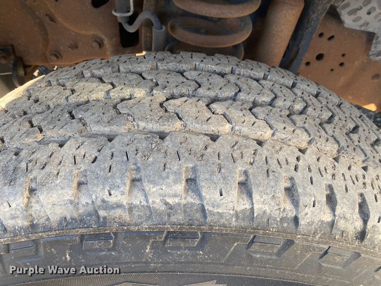 image for item JW9186 2005 Ford F250 Super Duty  utility bed pickup truck