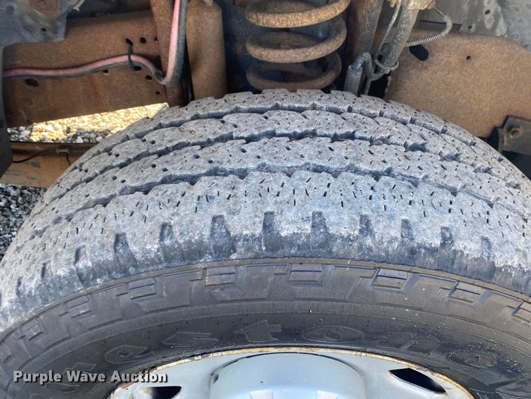 image for item JW9186 2005 Ford F250 Super Duty  utility bed pickup truck