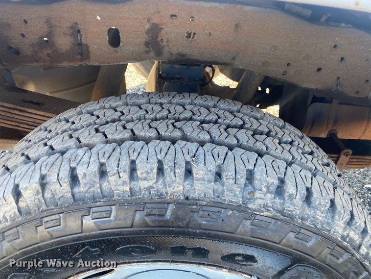 image for item JW9186 2005 Ford F250 Super Duty  utility bed pickup truck