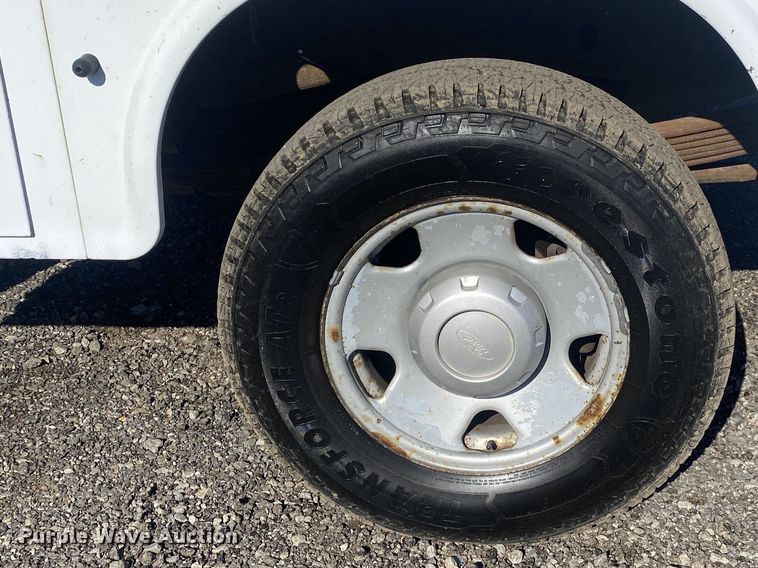 image for item JW9186 2005 Ford F250 Super Duty  utility bed pickup truck